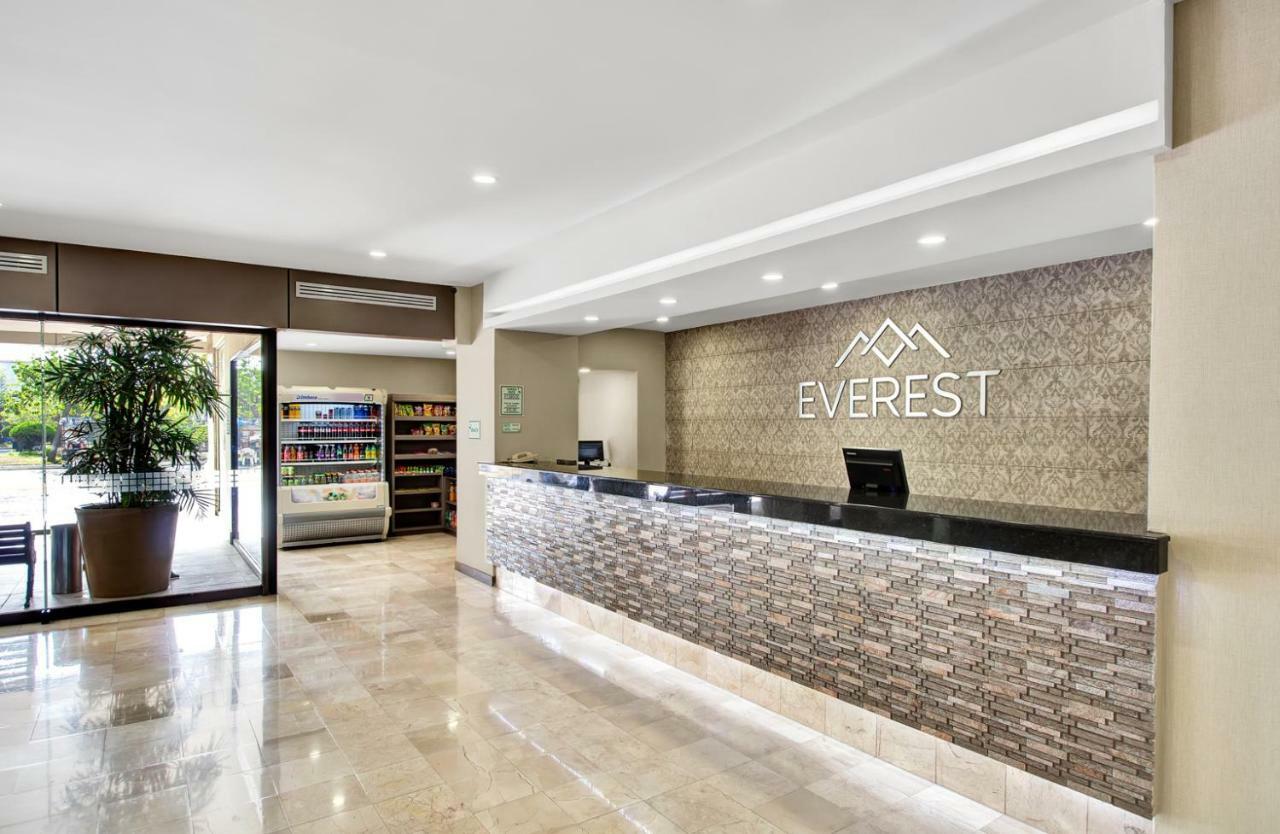 Everest Ciudad Victoria Exteriör bild